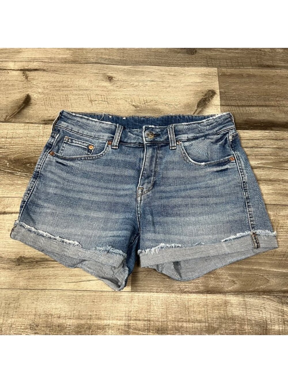 & Denim Mid Rise Denim Rolled Leg Relaxed Jean Shorts Blue Size 6